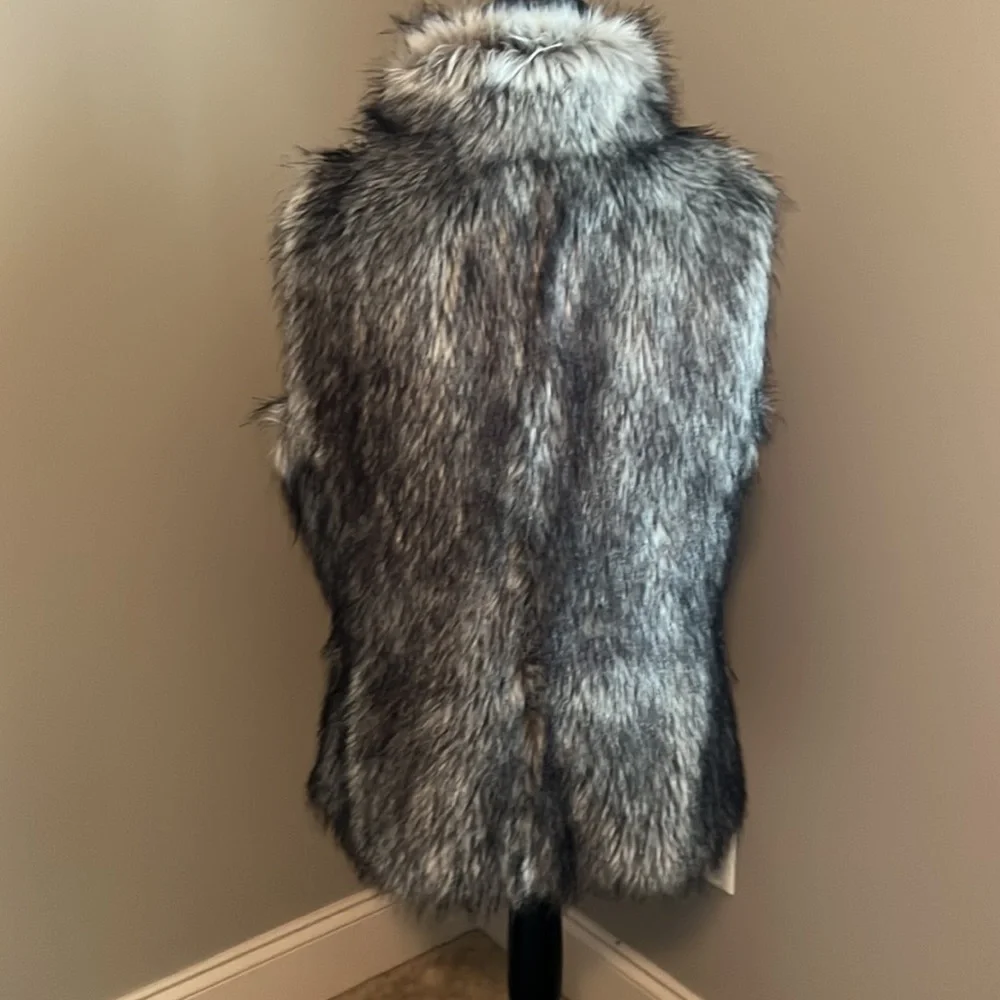 White House Black Market Gray Faux Fur Vest Jacket - Picture 2 of 8